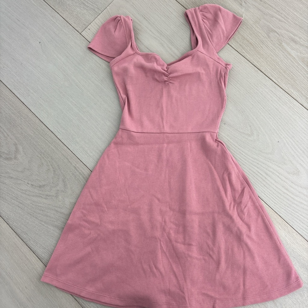 Flowy pink short sleeve dress